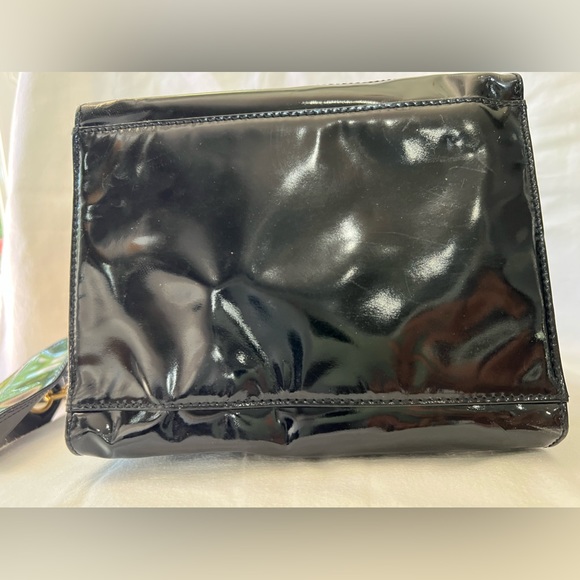 ✨Authentic Chanel Vintage Drawstring CC Bucket Patent Leather Bag✨ - Picture 5 of 16
